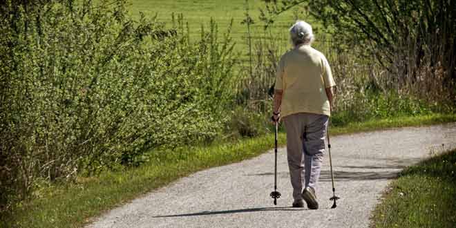 راه رفتن فرد مسن