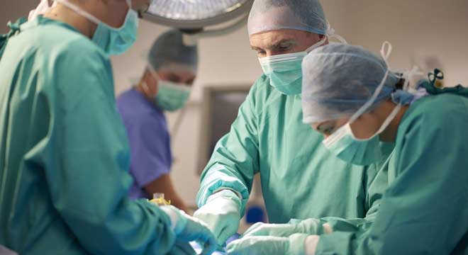 عوارض اعمال جراحی ستون مهره چیست